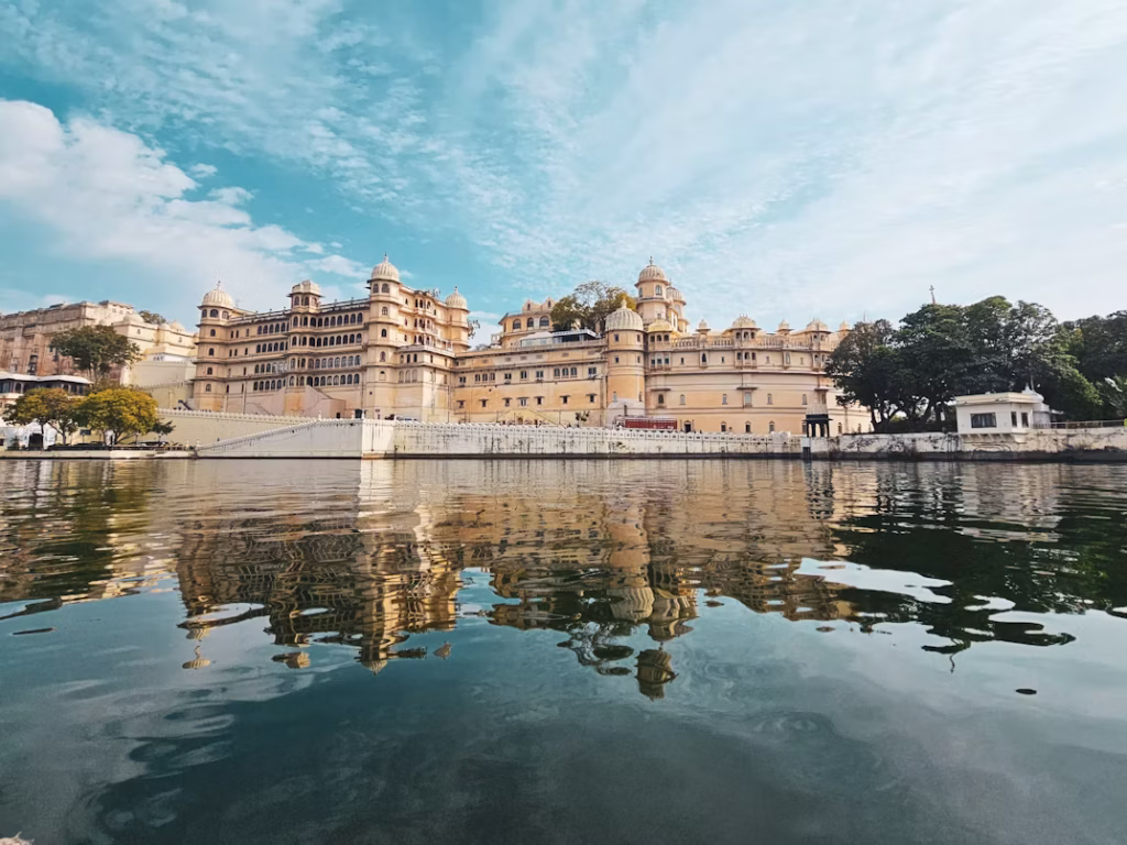 Udaipur Bus Tours: Your Complete Guide to Exploring the City of Lakes